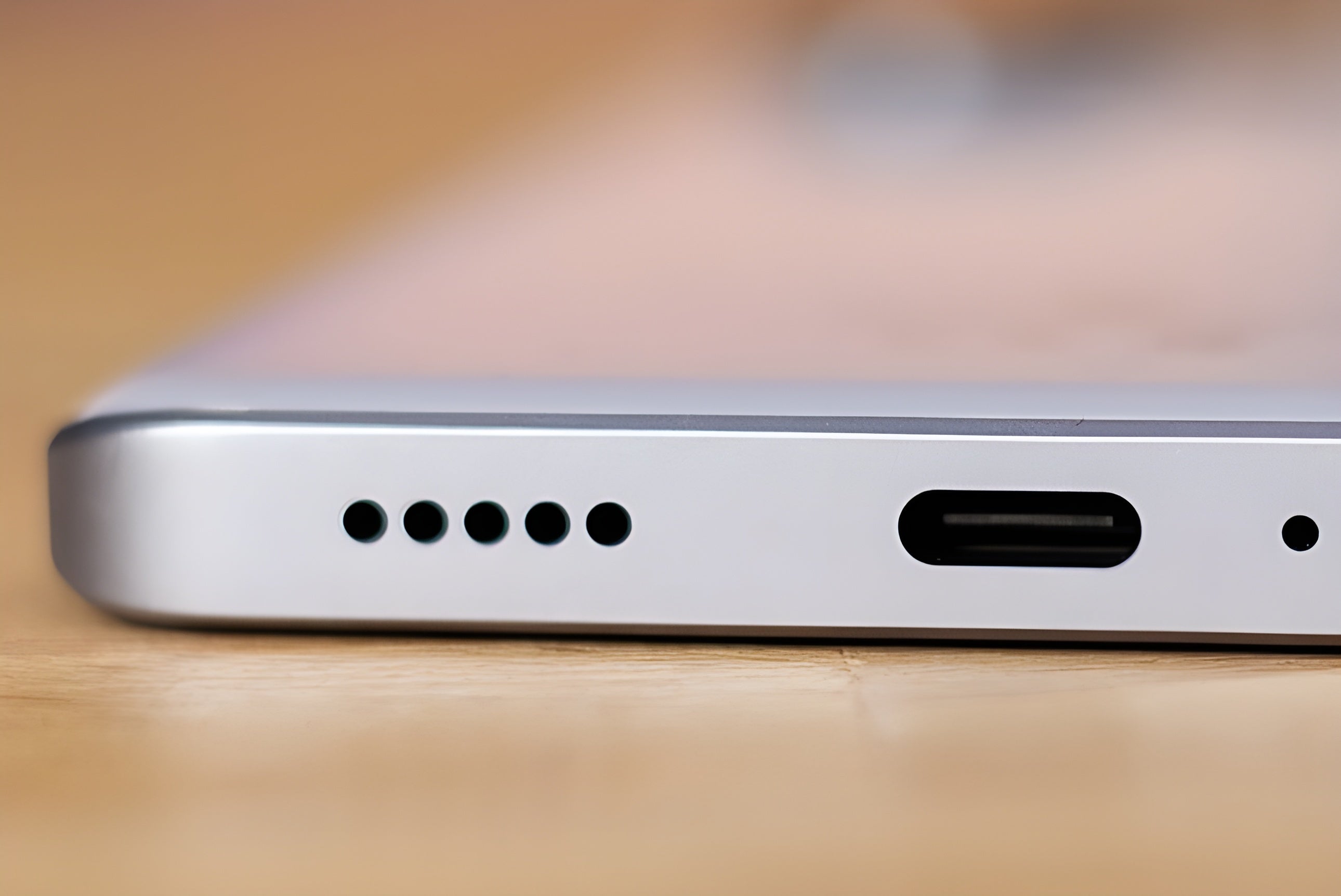 (Quiz) Which phone is this? Test your knowledge in the smartphone close-up challenge!